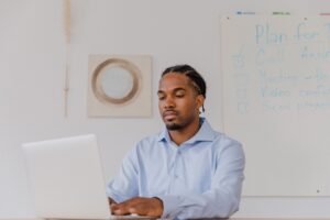 Empreendedorismo Digital: Como a Tecnologia Ajuda Pequenos Negócios a Crescer